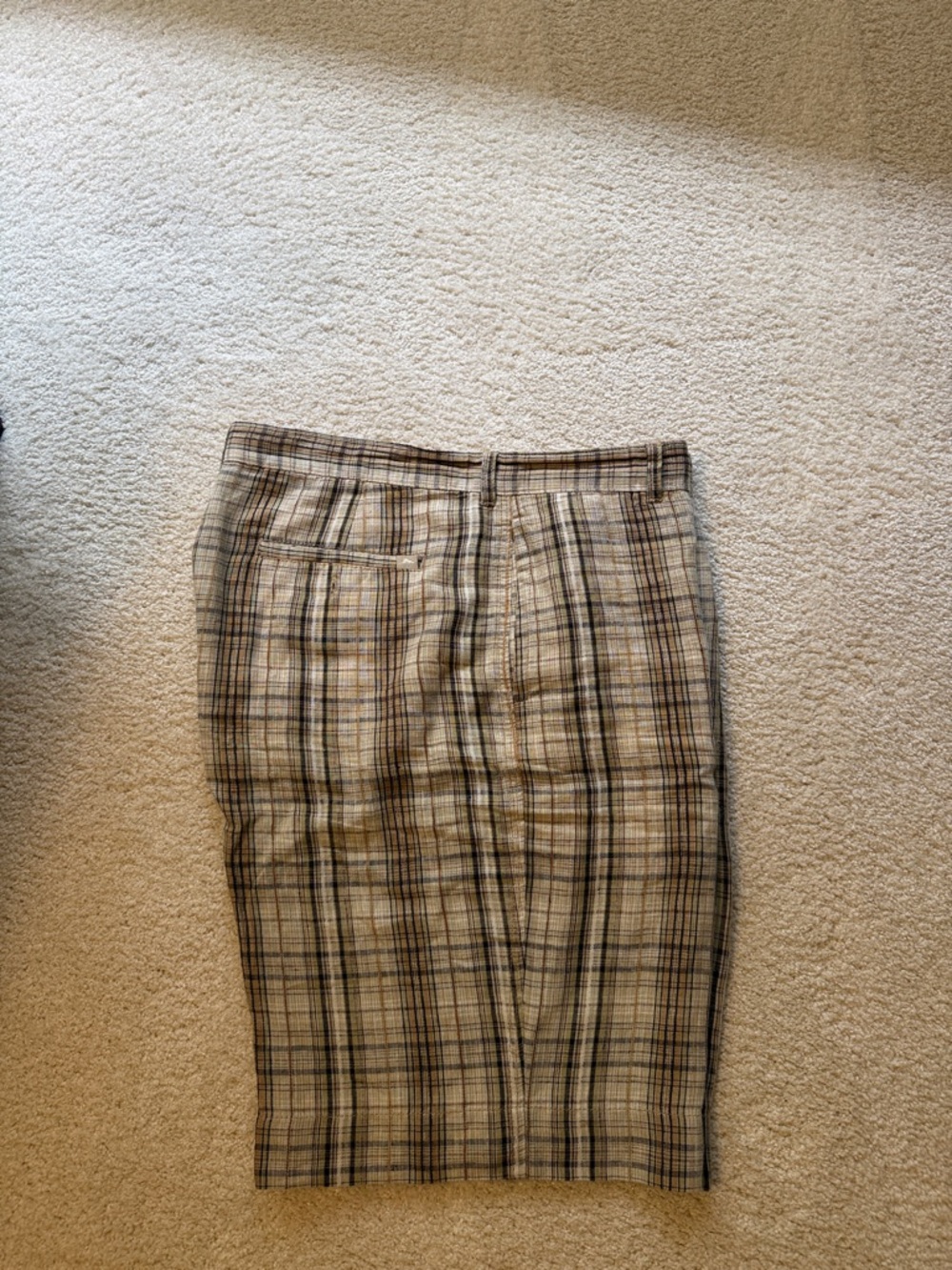 Tommy Bahama men’s linen shorts. Like new. Size 40